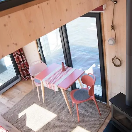 Besonderer Urlaub Auf Hausboot Tystnaden Botel *