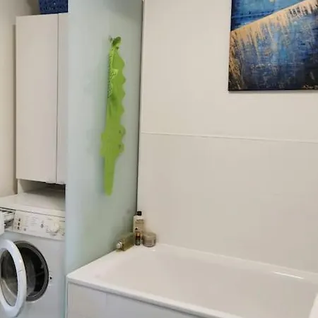 Apartment Kinderfreundliche Neubauwohnung Am Hagenbecks Tierpark Mit Balkon Und Spielplatz Hamburg
