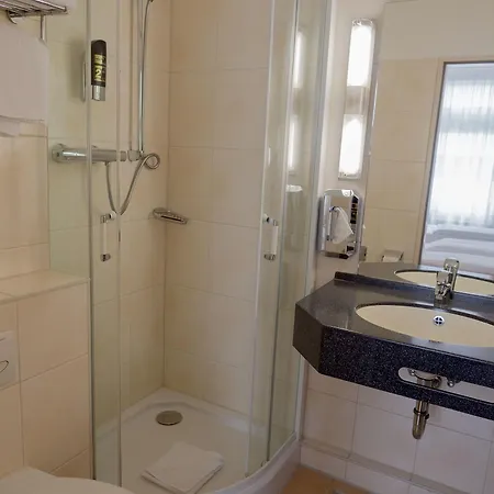Hotel Lumen Am Hauptbahnhof 3*