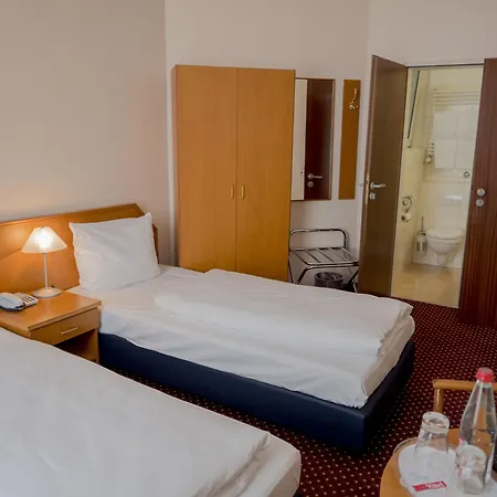 Lumen Am Hauptbahnhof Hotel 3*