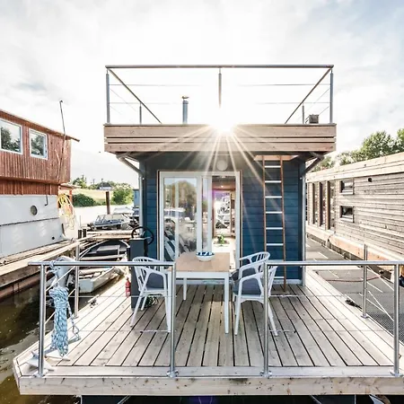 Tolles Tiny-hausboot Guenter Mit Dachterrasse Botel *