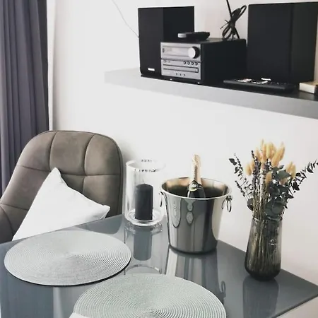 Apartment Hh 03 By Rockchair - Superhost Status - Modernes Mit Sonnigem Balkon & Premium Boxspringbetten In Winterhude - Geheimtipp