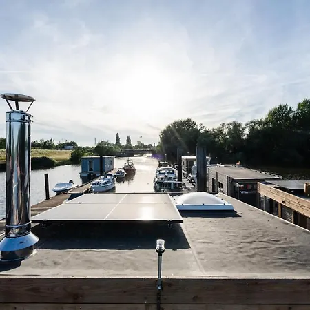Tolles Tiny-hausboot Guenter Mit Dachterrasse Botel *