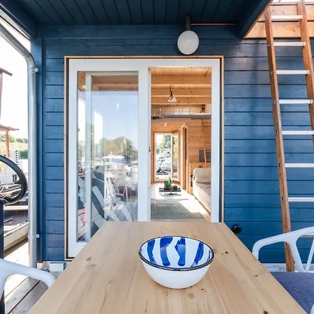 Tolles Tiny-hausboot Guenter Mit Dachterrasse Botel *