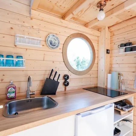 Tolles Tiny-hausboot Guenter Mit Dachterrasse Botel *