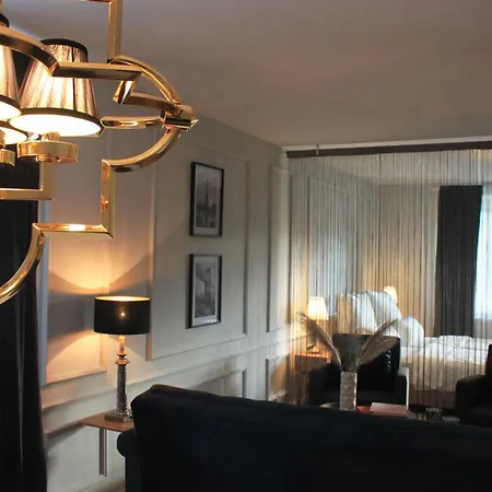 R B Apartment: Airport-adjacent Haven For Families And Professionals Apartment