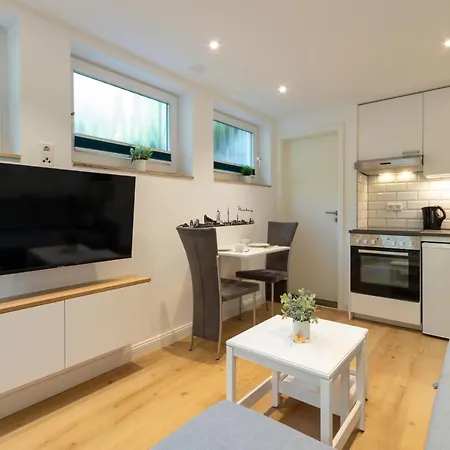 Apartment Neue Zentrale Souterrain-wohnung 24h Self Check-in