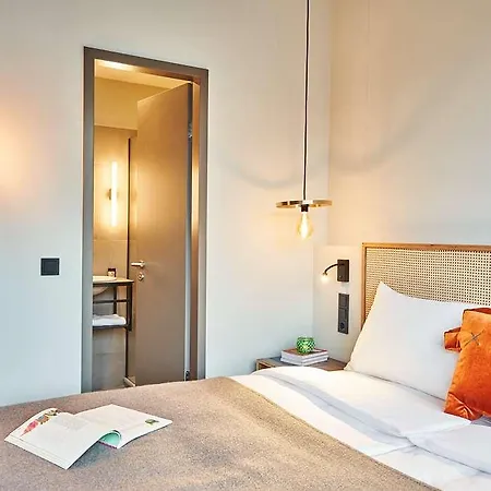 Hood House Hotel
