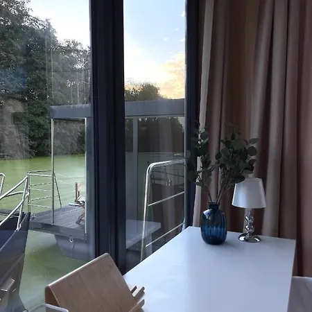 80qm Privates Hausboot In Hamburg-mitte *