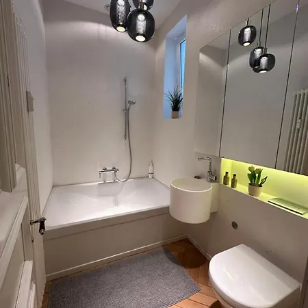 In Luxurious 홈스테이 *