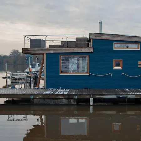 Hausboot Irene Mit Kamin - Winter An Der Dove Elbe Hamburg