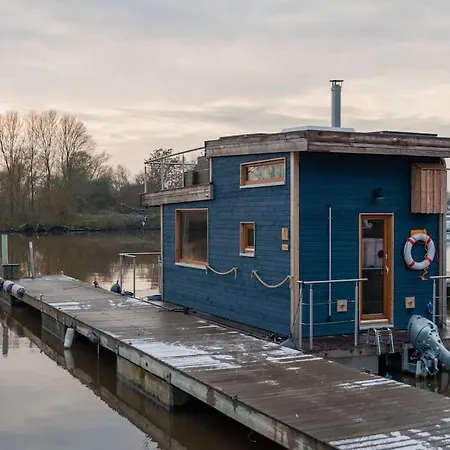 Hausboot Irene Mit Kamin - Winter An Der Dove Elbe Botel Hamburg