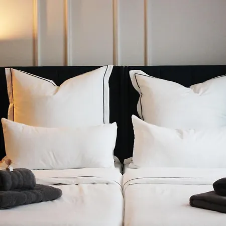Apartment R B Business Am Flughafen Fuer 1-5 Personen - Ideal Fuer Geschaeftsreisende Und Familien - Kueche - Waschtrockner - Smart Tv