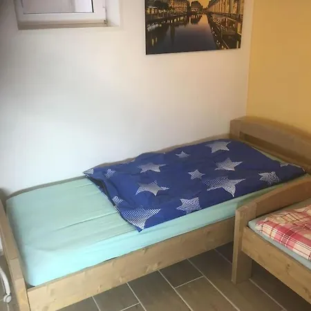 Volksdorf 2 Zimmer, 3 Betten, Souterrain Apartment *