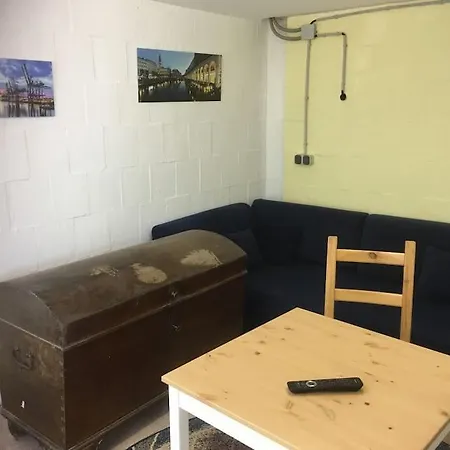 Volksdorf 2 Zimmer, 3 Betten, Souterrain *