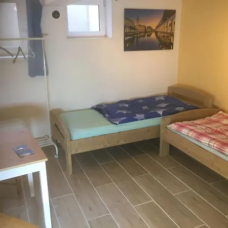 Volksdorf 2 Zimmer, 3 Betten, Souterrain *