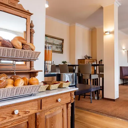 Novum Kronprinz Hauptbahnhof Hotel 3*