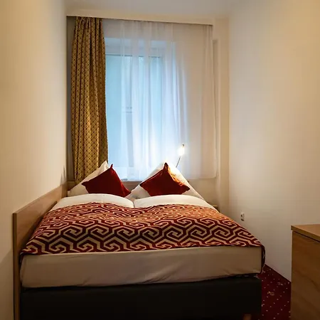Hotel Stadion Stadt 3*