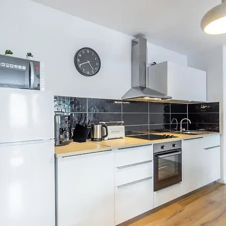 3 Bedroom In Great Location Apartment