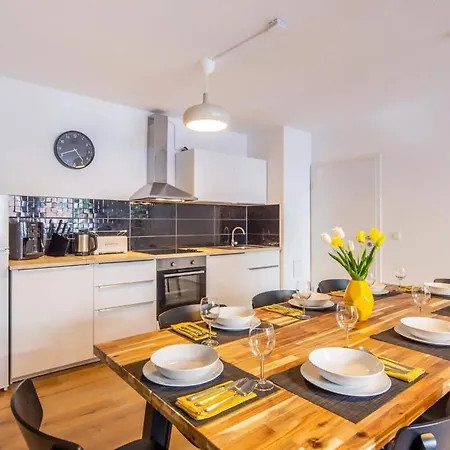 Apartment 3 Bedroom In Great Location *