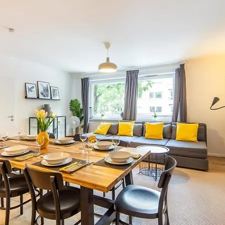 Apartment 3 Bedroom In Great Location *