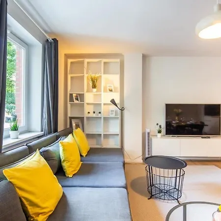 3 Bedroom In Great Location Apartment *