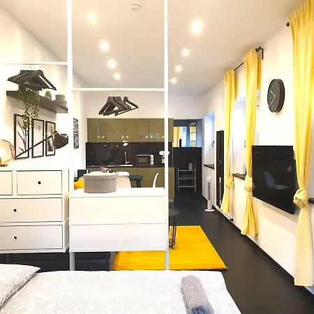 Cosy With Private Parking Apartment