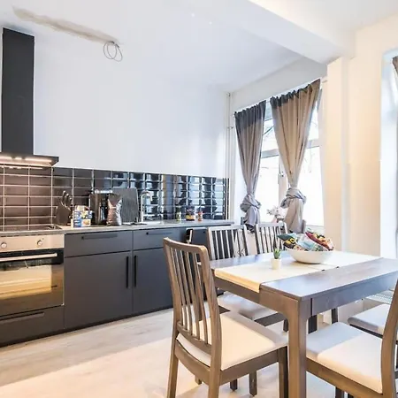 Cosy 2-room In Urban Location