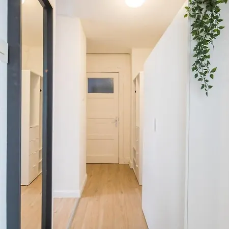 Apartment Schickes Zwei Kostenl Parkm Auf Der Strasse