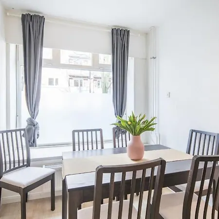 Schickes Zwei Kostenl Parkm Auf Der Strasse Apartment Hamburg