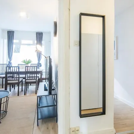 Schickes Zwei Kostenl Parkm Auf Der Strasse Apartment *