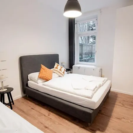 Apartment Great Three Bedroom *
