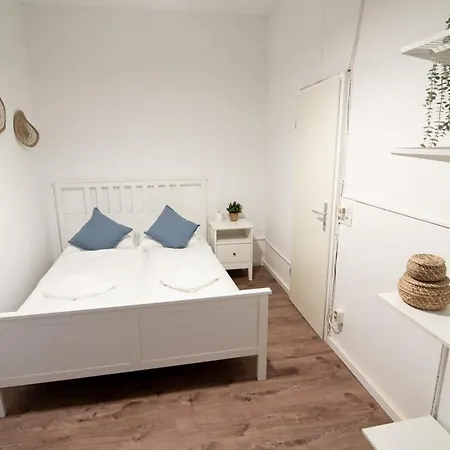 Great Three Bedroom Hamburg