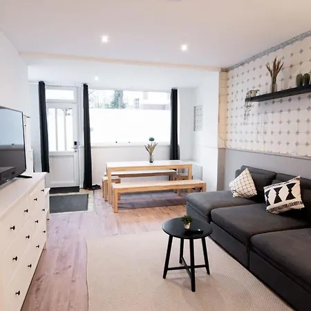 Great Three Bedroom Apartment *