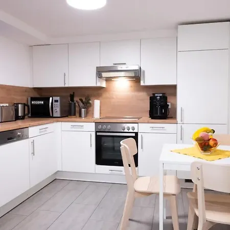 Altona - Three Bedrooms For Up To 10