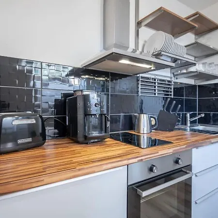 1 Schulterblatt-apartments For 6 Apartment