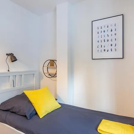 3 Bedroom In Great Location Apartment *