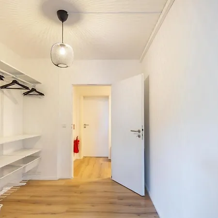 3 Bedroom In Great Location Apartment *