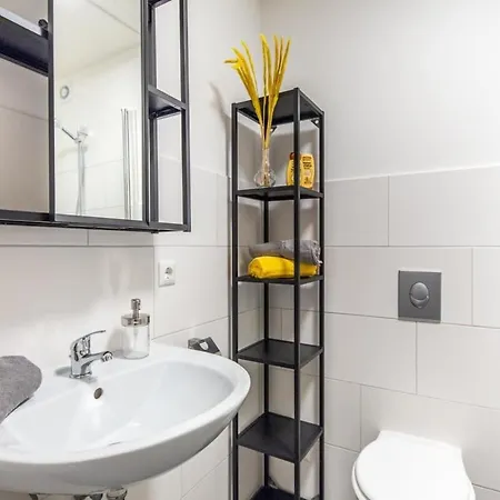 3 Bedroom In Great Location Apartment
