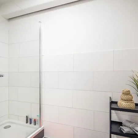 Apartment 3 Bedroom In Great Location *