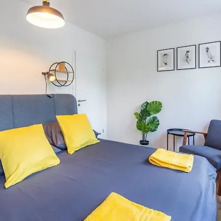 Apartment 3 Bedroom In Great Location *