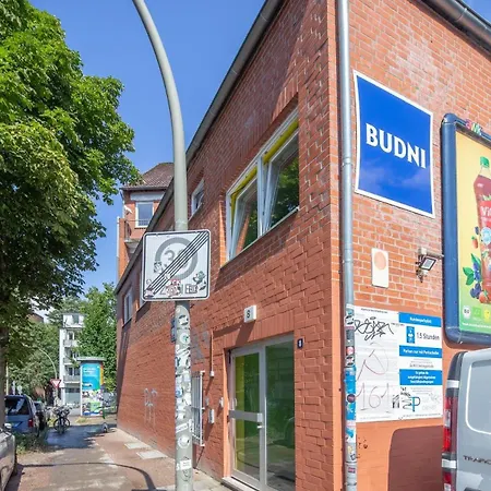 3 Bedroom In Great Location Apartment