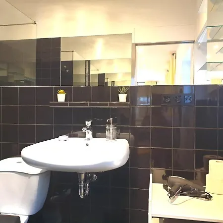 Cosy With Private Parking Apartment