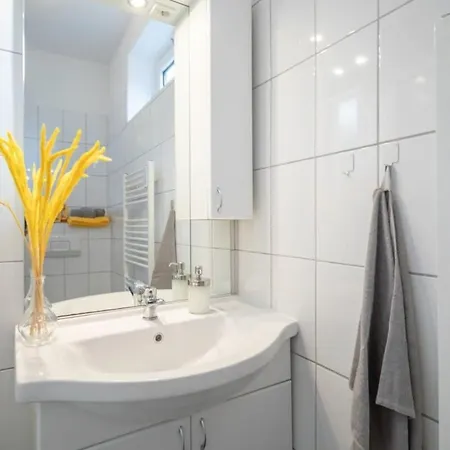 Beautiful 2 Bedroom Incl Parking