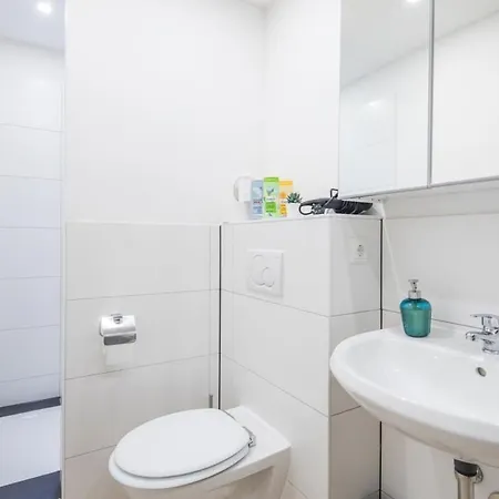 Apartment Schickes Zwei Kostenl Parkm Auf Der Strasse Hamburg