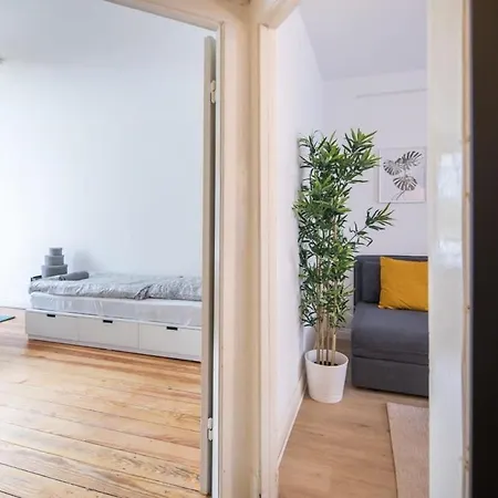 Schickes Zwei Kostenl Parkm Auf Der Strasse Apartment