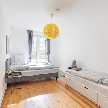 Schickes Zwei Kostenl Parkm Auf Der Strasse Apartment Hamburg