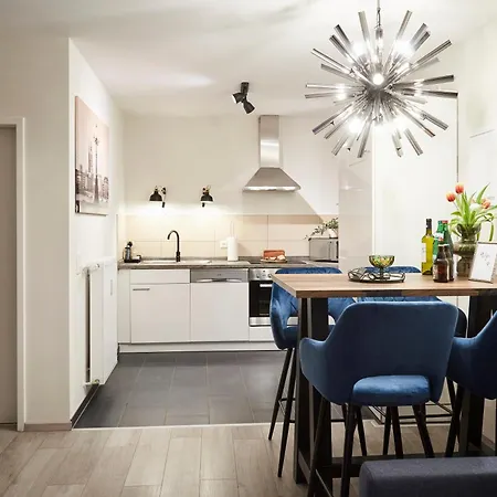 R B Business Am Flughafen Fuer 1-5 Personen - Ideal Fuer Geschaeftsreisende Und Familien - Kueche - Waschtrockner - Smart Tv Apartment