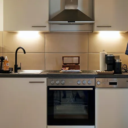 R B Apartment: Airport-adjacent Haven For Families And Professionals *