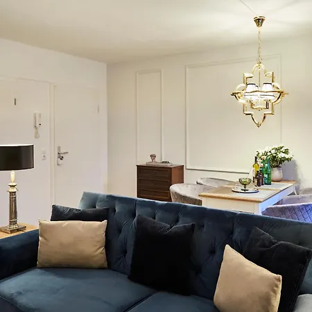 R B Apartment: Airport-adjacent Haven For Families And Professionals Apartment *